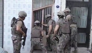 İzmir polisinden film sahnelerini aratmayan operasyon: 29 torbacı gözaltında