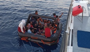 İzmir açıklarında 44 düzensiz göçmen yakalandı, 23'ü kurtarıldı