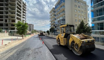 Bayraklı sokaklarına 62 bin metrekare asfalt serimi
