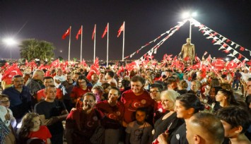 Karşıyaka'da omuz omuza zafer yürüyüşü