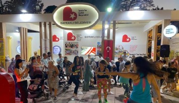 Fuarda Bayraklı rüzgarı