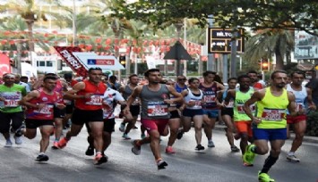 Kurtuluşun 100. yılında İzmir Maratonuna rekor başvuru  