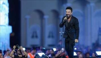 Tarkan'dan İzmir'e övgü: Birbirine sevgiyle kenetlenmiş yüzbinlerce insan