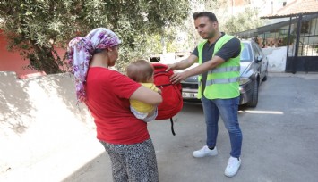 Bayraklı Belediyesinden öğrencilere kırtasiye desteği