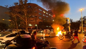 İran’da protestolar büyüyor: Ölü ve yaralılar var