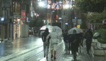 İstanbul'da sağnak yağış etkili oluyor