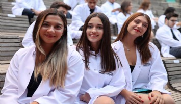 Beyaz önlük giyip ‘Tıbbiyeli Yemini’ ettiler