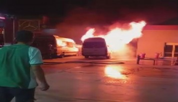  İzmir’de panik anları: Akaryakıt istasyonuna yakın minibüs alev alev yandı