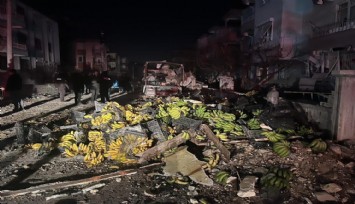Antalya’da muz dolu kamyonet bomba gibi patladı