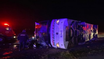 Yolcu otobüsü devrildi: 1 ‘i bebek 5 kişi öldü 23 kişi yaralandı