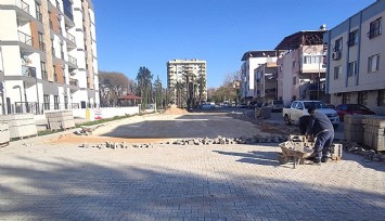 Bayraklı’da kilit parke seferberliği