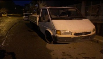 Oto hırsızları kılık değiştirirken yakalandı