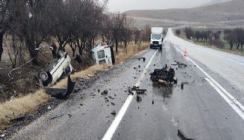 Kamyonetle çarpışan otomobil takla attı: 2 can kaybı, 2 ağır yaralı