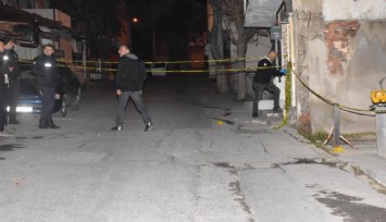 İzmir'de silahlı saldırı: Bir genç ağır yaralı