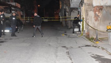 İzmir'de silahlı saldırı: Bir genç ağır yaralı