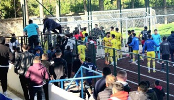  Maçtan sonra kavga çıktı, taraftarlar sahaya atladı