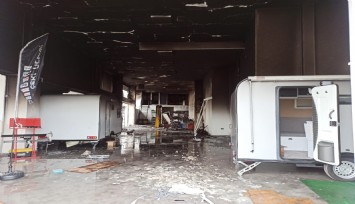 İzmir'de karavan imalathanesinde yangın