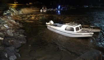 Çanakkale'de sağanak yağış hayatı felç etti: Kepez deresi taştı, yol trafiğe kapatıldı