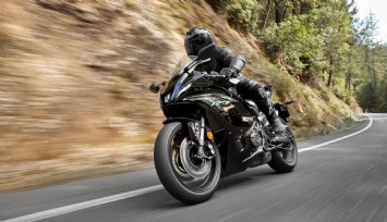 İzmir'de kaza yapan motosiklet sürücüsü hayatını kaybetti