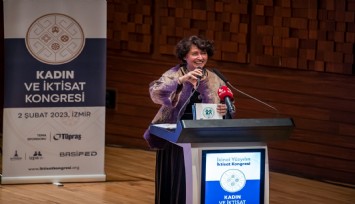 İzmir’de 100 yıl sonra aynı gün “kadın” konuşuldu