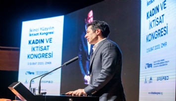 Oyuncu Mert Fırat, Kadın ve İktisat Kongresi'nde konuştu: İzmir, Türkiye'nin aklını temsil ediyor