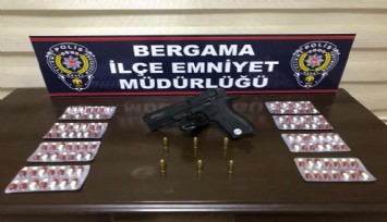 İzmir'de durdurulan araçtan sentetik hap ve silah çıktı