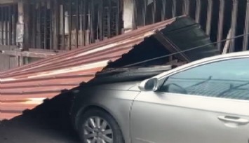 İzmir’de uçan çatı binaya çarptı, ev sahibi korku dolu anlar yaşadı  