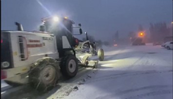 Kiraz-Alaşehir yolu kar yağışı nedeniyle ulaşıma kapandı  