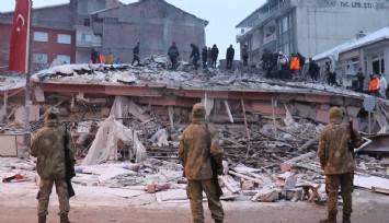 Malatya'da 140'ın üzerinde bina çöktü
