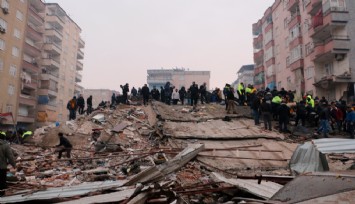 Gün ağardı, 7 katlı apartmanın enkazı ortaya çıktı