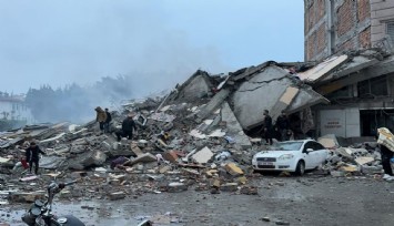 Depremin ağır bilançosuyla ilgili ilk açıklama: 284 can kaybı, 2 bin 323 yaralı, 1710 yıkılan bina var