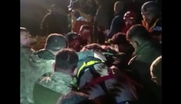 İzmir Büyükşehir ekibi, enkaz altından 3 kişiyi kurtardı