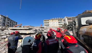 İzmir Büyükşehir Belediyesi ekipleri deprem bölgesinde