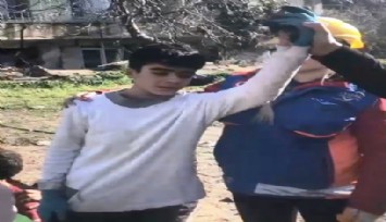 Kahraman Halit, 59 saat sonra iki vatandaşa nefes oldu
