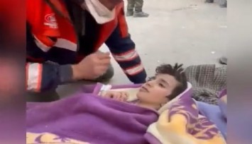 Enkazdan çıkan çocuktan duygulandıran istek
