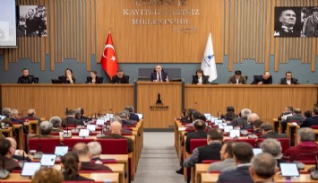 İzmir Büyükşehir Belediye Meclisinin CHP ve İYİ Partili meclis üyeleri huzur haklarını depremzedeler için bağışladı