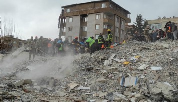 Deprem soruşturmasında gözaltı kararı verilen 14 kişiden 3'ü enkaz altında kalarak öldü