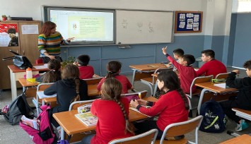 Çeşme'de 464 depremzede öğrencinin okullara kaydı yapıldı