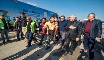 CHP lideri Kılıçdaroğlu, İzmir Büyükşehir'in Hatay’daki koordinasyon merkezini ziyaret etti