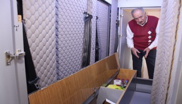Deprem korkusuyla 'deprem kabini' üretti