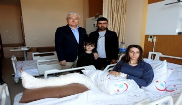 Çeşme'de ameliyat edilen depremzede enkaz altında yaşadığı zor anları anlattı