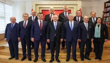 Kılıçdaroğlu'ndan 10 Belediye Başkanıyla gövde gösterisi
