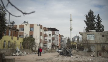 Emniyet müdürüne depremzedelerin yardım malzemelerini aldığı için ‘hırsızlık’ gözaltısı   