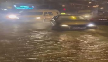 İzmir’de yağmur hayatı felç etti