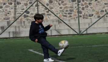 Depremzede minik futbolcu tekrar Altınordu’da oynamak istiyor