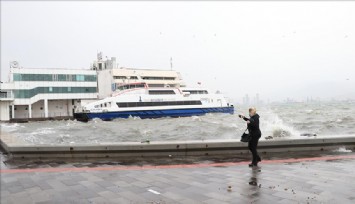 İzmir'de vapur seferleri durduruldu