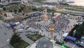 İzmirliler iftar sofrasında buluştu