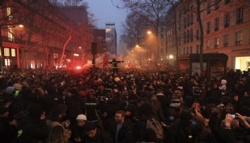 Fransa'da 1 milyondan fazla kişi sokaklarda: Polisle göstericiler arasında arbede