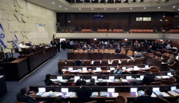 İsrail'de yargı reformu bir dahaki yasama dönemine ertelendi