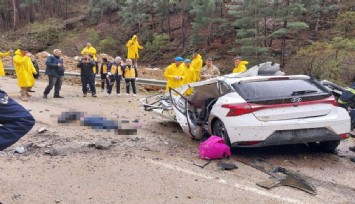 Adana'da otomobilin üzerine kaya parçası düştü: 4 ölü